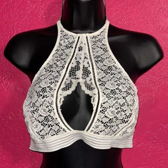 Victoria’s Secret. Very Sexy bralette. Size medium. Off white. - Picture 2 of 13